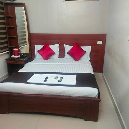 Hotel I-Way Residency Perungudi Chennai Exterior foto